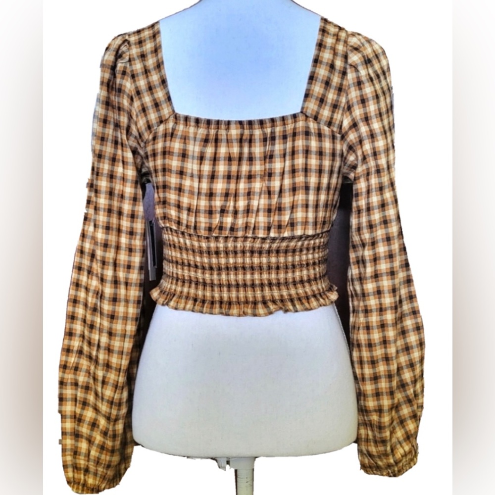 NWT 🏷️ BP smocked long sleeve crop top